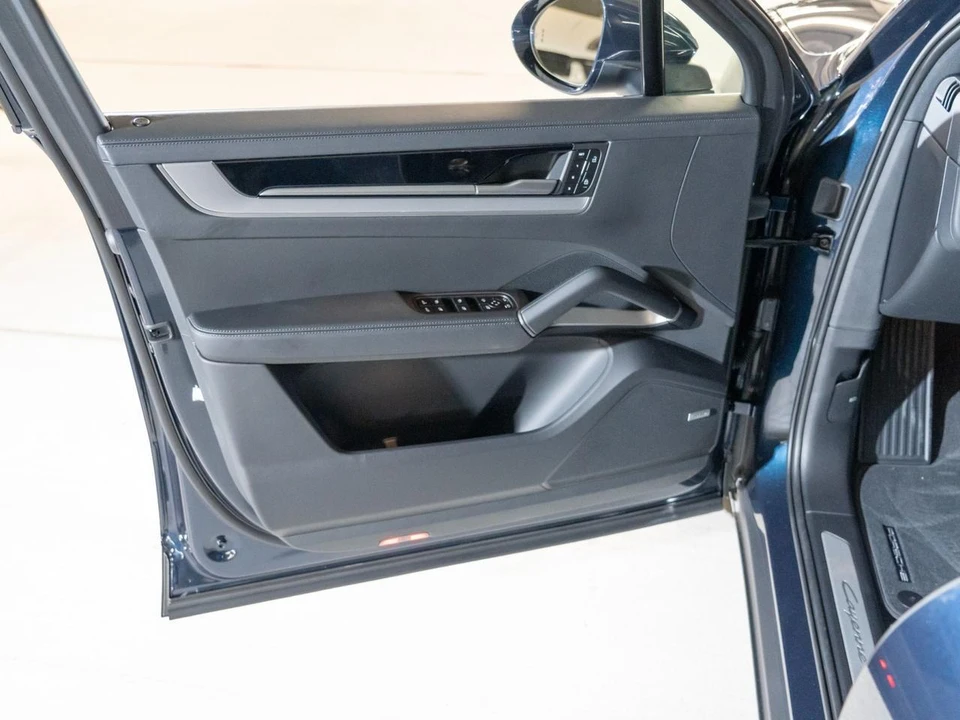 2026 Porsche 9Y0/9Y3 Cayenne - Image 16 of 28