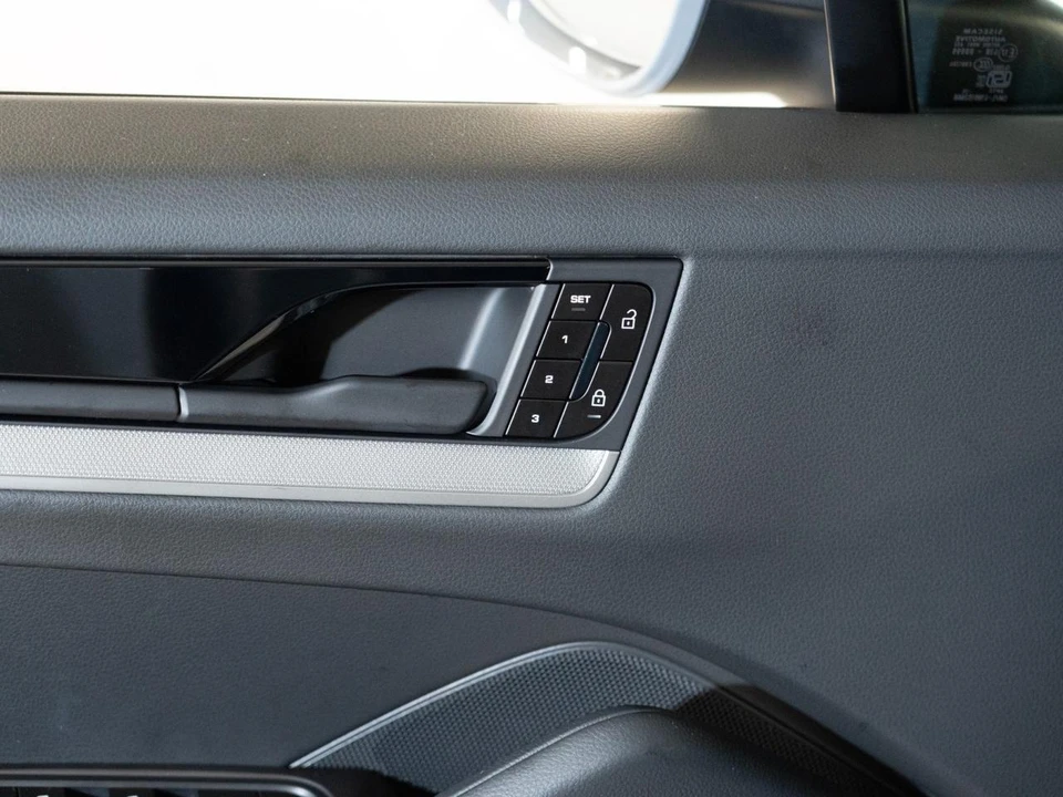 2026 Porsche 9Y0/9Y3 Cayenne - Image 18 of 29