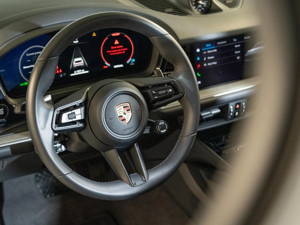 2026 Porsche 9Y0/9Y3 Cayenne - Image 16 of 29