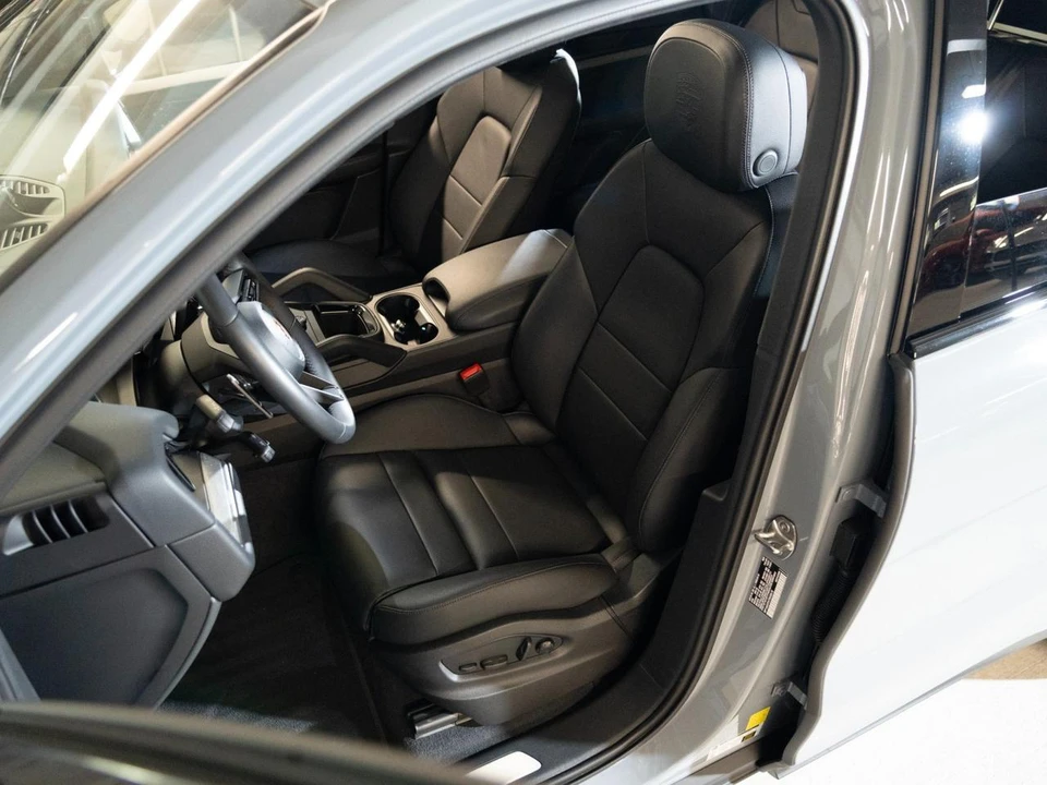 2026 Porsche 9Y0/9Y3 Cayenne - Image 6 of 29