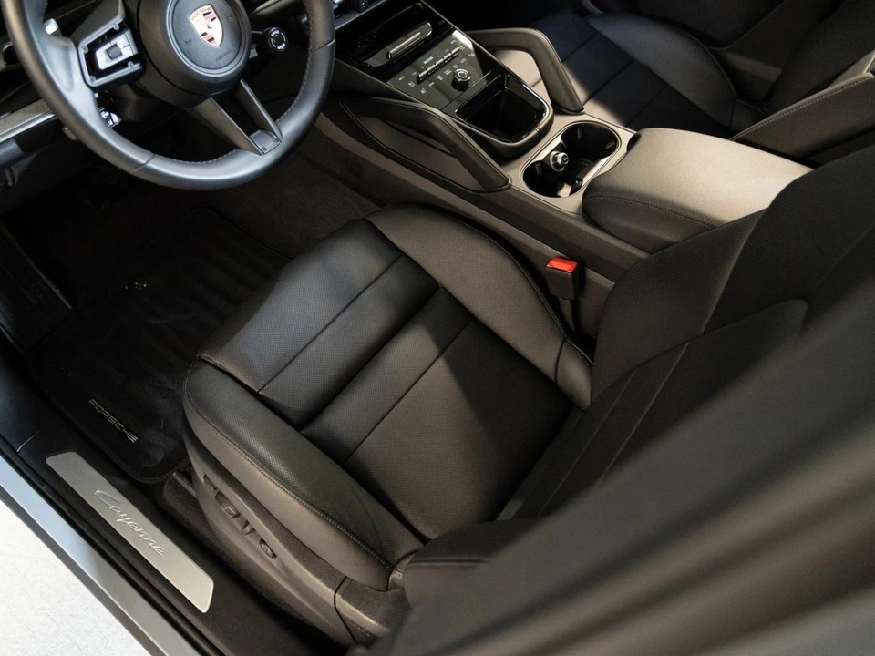2026 Porsche 9Y0/9Y3 Cayenne - Image 15 of 29