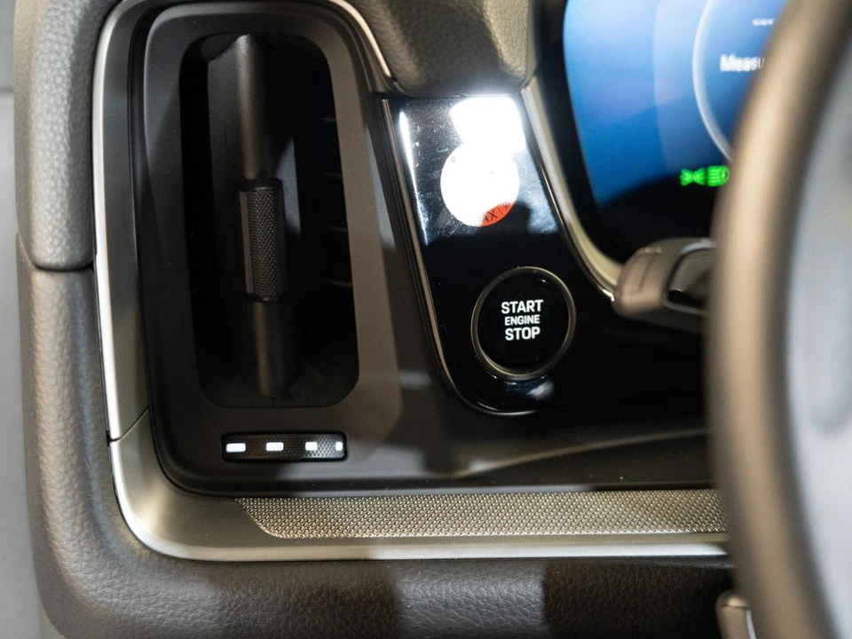 2026 Porsche 9Y0/9Y3 Cayenne - Image 25 of 29