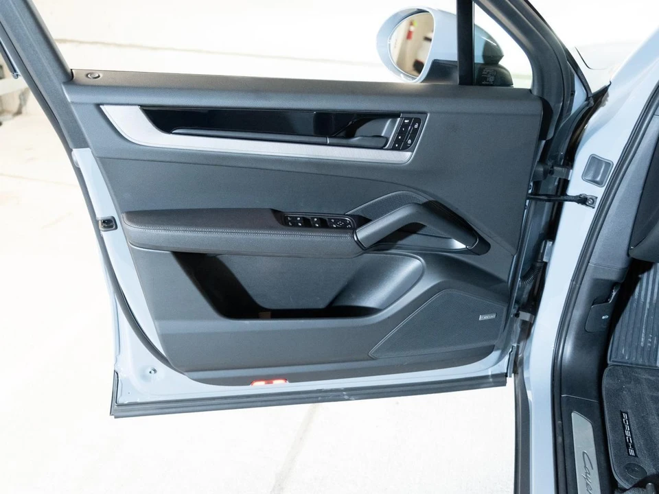 2026 Porsche 9Y0/9Y3 Cayenne - Image 17 of 29