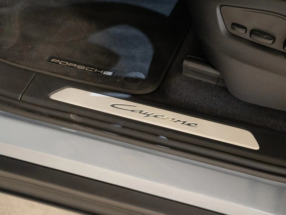 2026 Porsche 9Y0/9Y3 Cayenne - Image 13 of 30