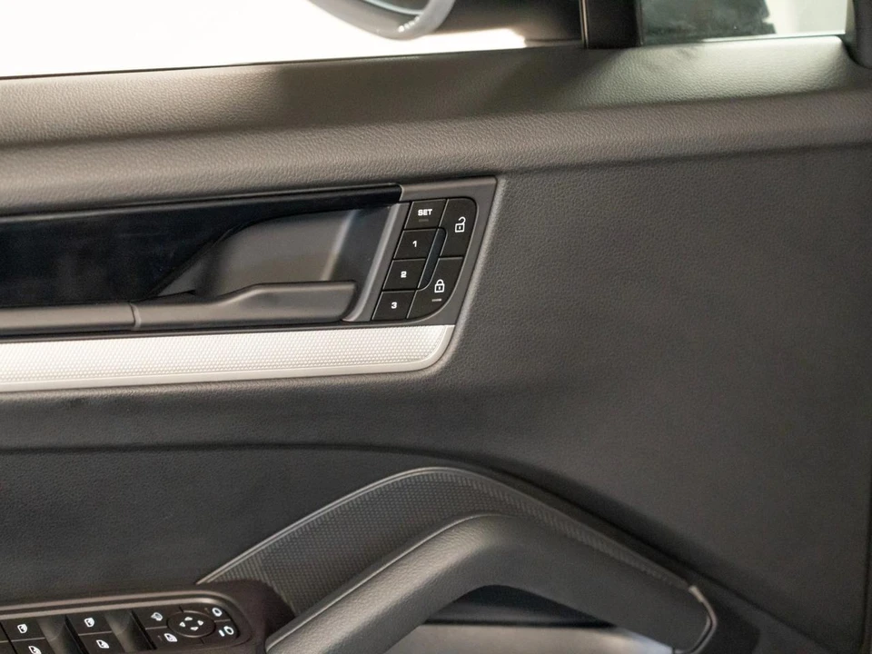 2026 Porsche 9Y0/9Y3 Cayenne - Image 18 of 30