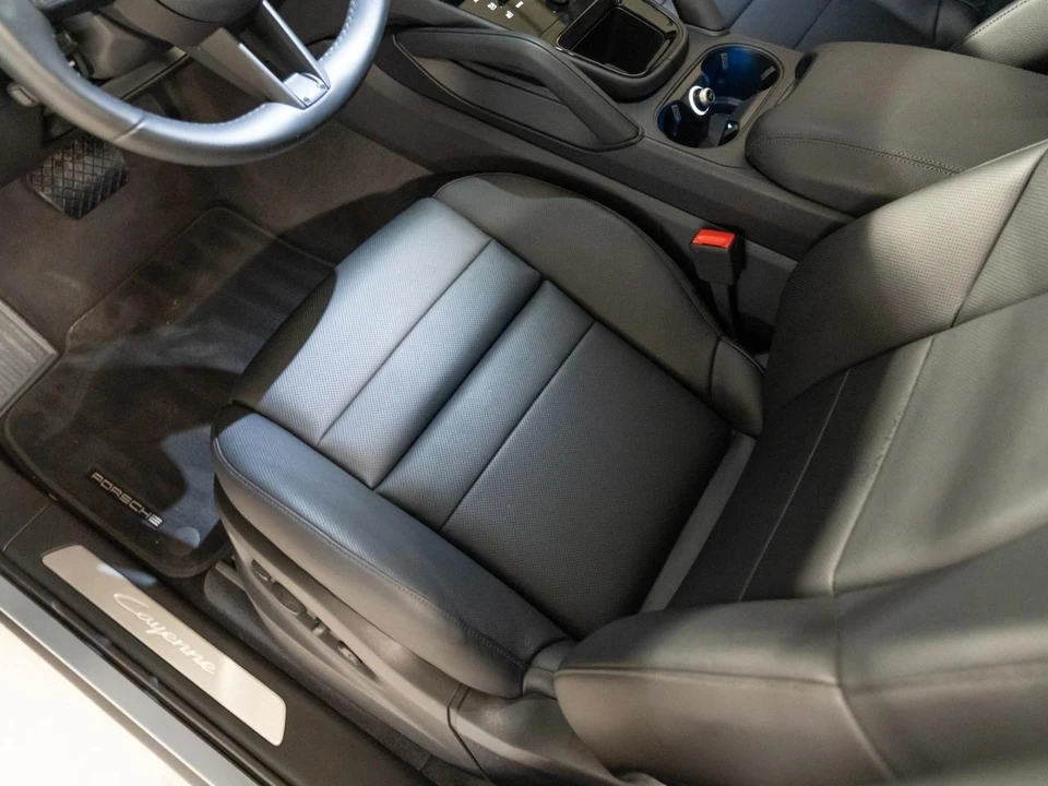 2026 Porsche 9Y0/9Y3 Cayenne - Image 15 of 30