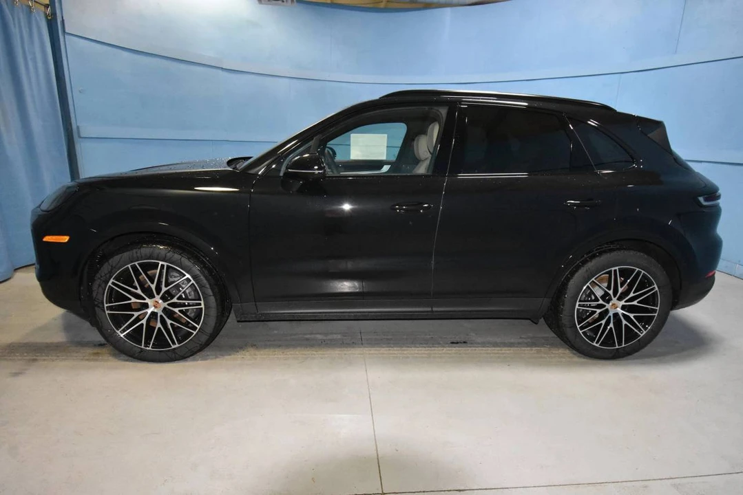 2026 Porsche 9Y0/9Y3 Cayenne - Image 2 of 4