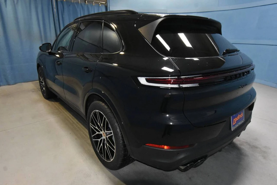 2026 Porsche 9Y0/9Y3 Cayenne - Image 3 of 4
