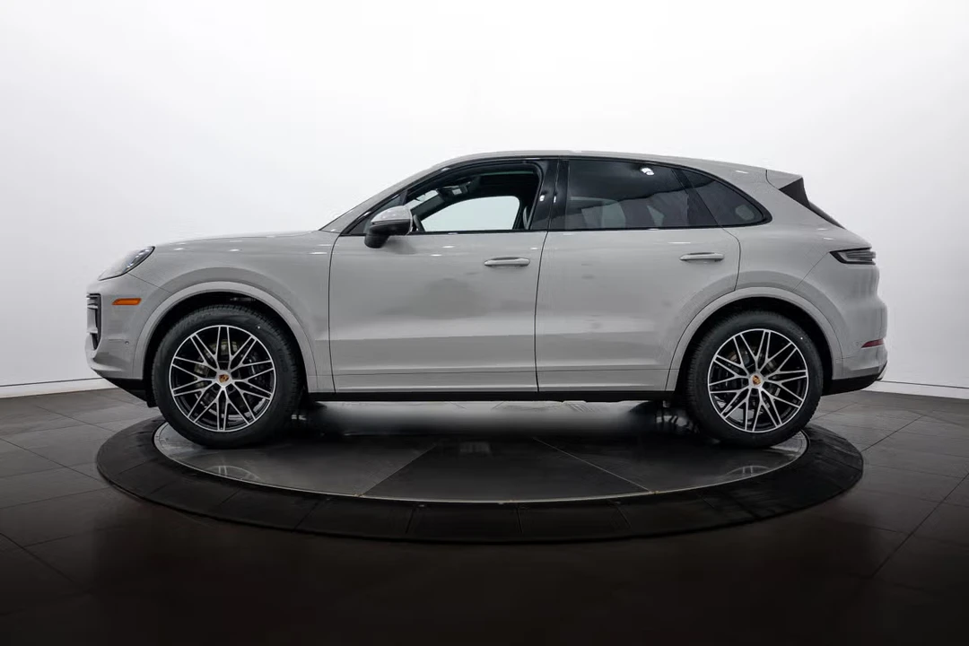 2026 Porsche 9Y0/9Y3 Cayenne - Image 12 of 31