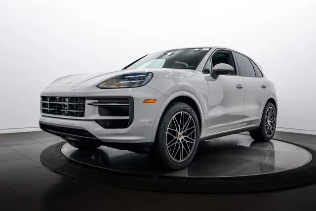 2026 Porsche 9Y0/9Y3 Cayenne - Image 2 of 31