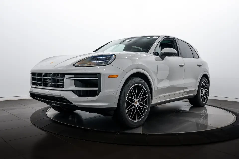 2026 Porsche 9Y0/9Y3 Cayenne - Image 7 of 31