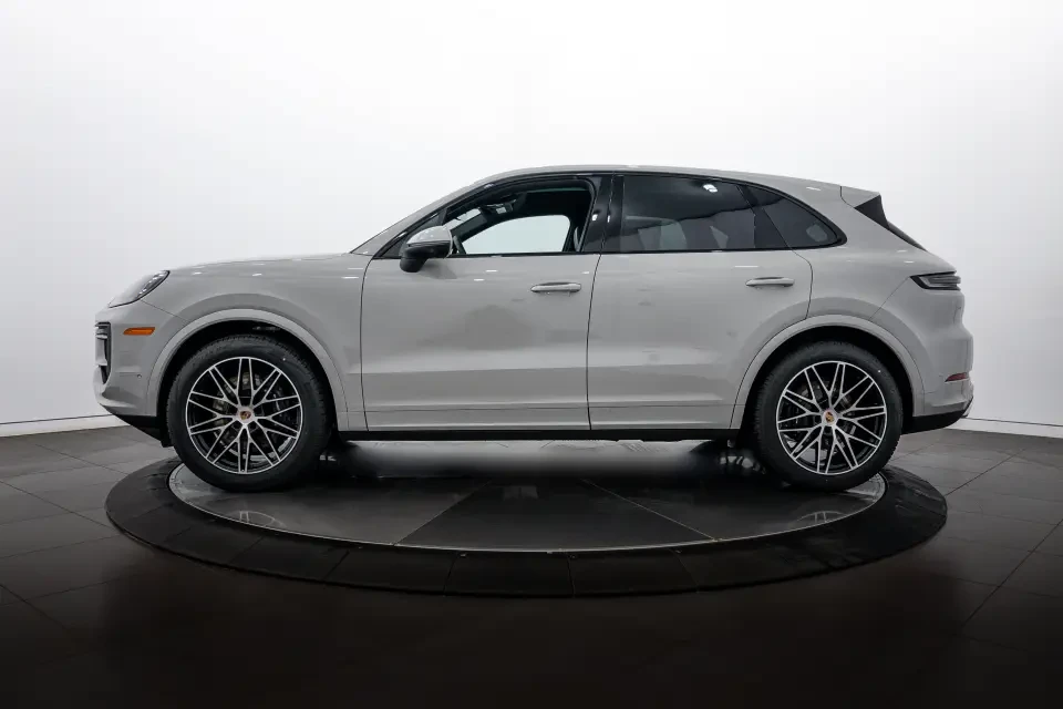 2026 Porsche 9Y0/9Y3 Cayenne - Image 15 of 31