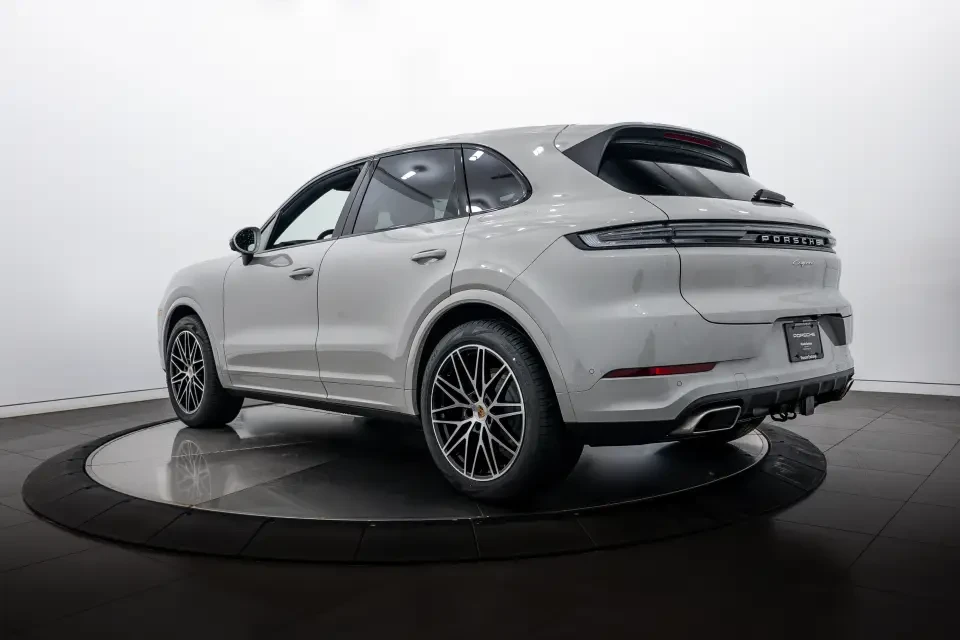 2026 Porsche 9Y0/9Y3 Cayenne - Image 23 of 31