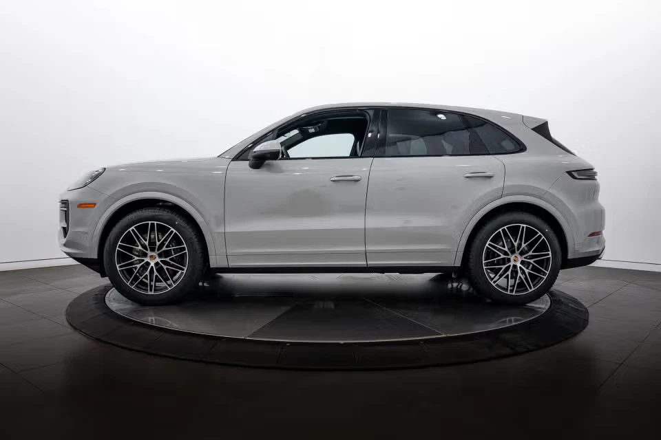 2026 Porsche 9Y0/9Y3 Cayenne - Image 11 of 31