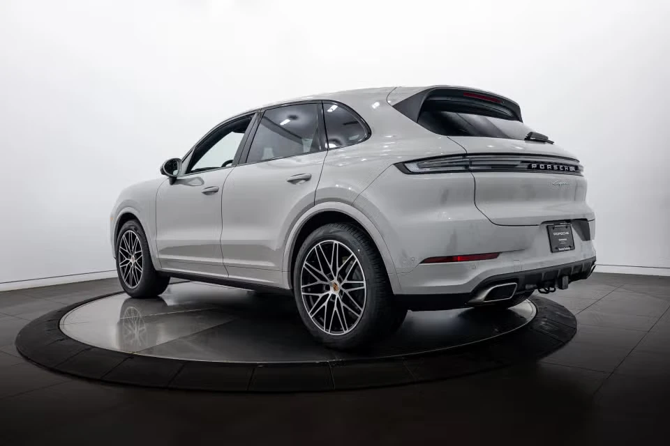 2026 Porsche 9Y0/9Y3 Cayenne - Image 19 of 31