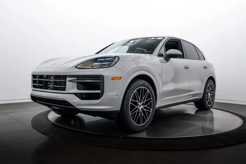 2026 Porsche 9Y0/9Y3 Cayenne - Image 3 of 31