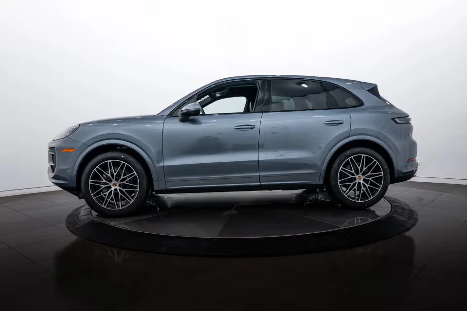 2026 Porsche 9Y0/9Y3 Cayenne - Image 11 of 31