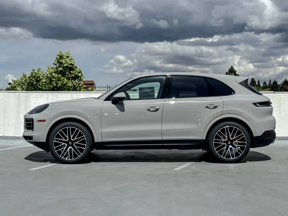 2026 Porsche 9Y0/9Y3 Cayenne - Image 2 of 4