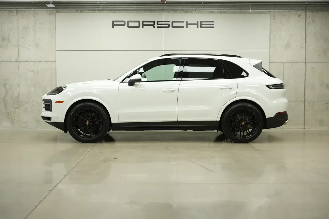 2026 Porsche 9Y0/9Y3 Cayenne - Image 16 of 31