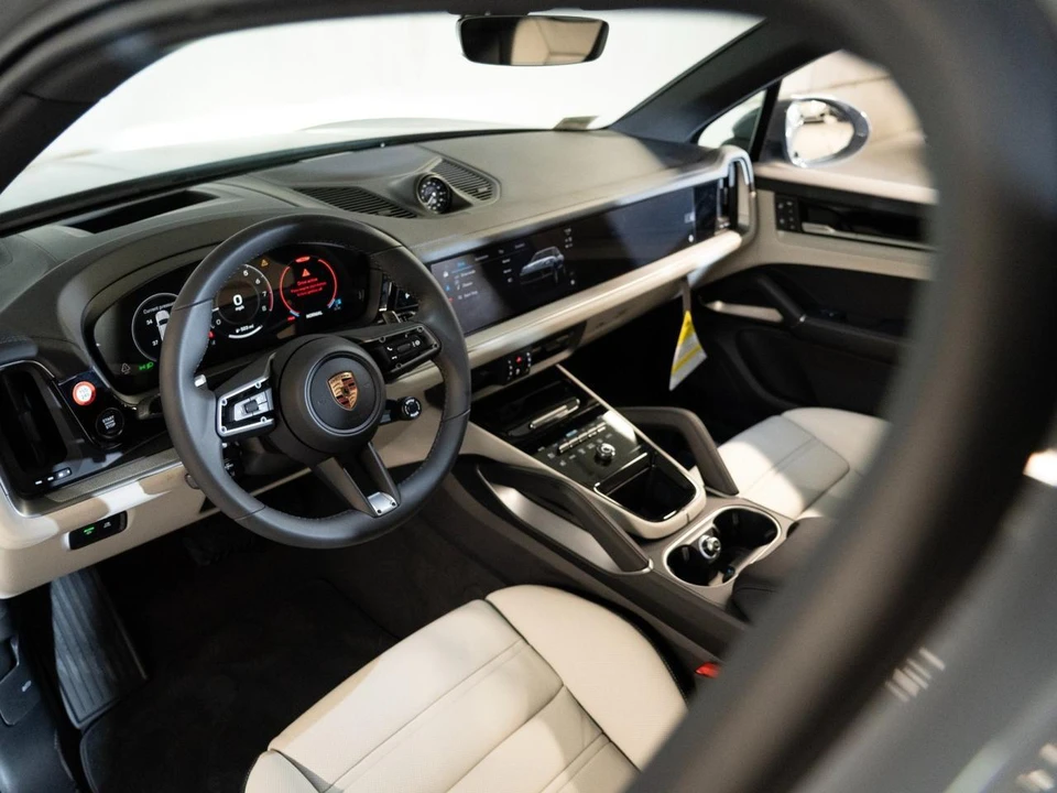 2026 Porsche 9Y0/9Y3 Cayenne - Image 4 of 30