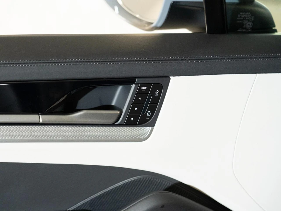 2026 Porsche 9Y0/9Y3 Cayenne - Image 17 of 30