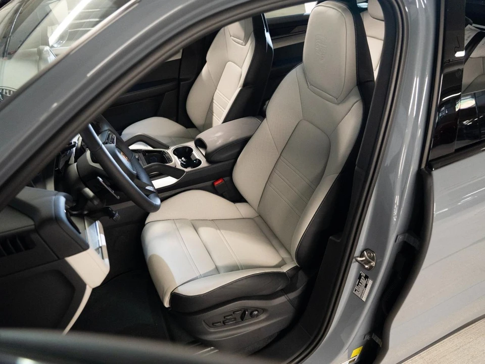 2026 Porsche 9Y0/9Y3 Cayenne - Image 5 of 30