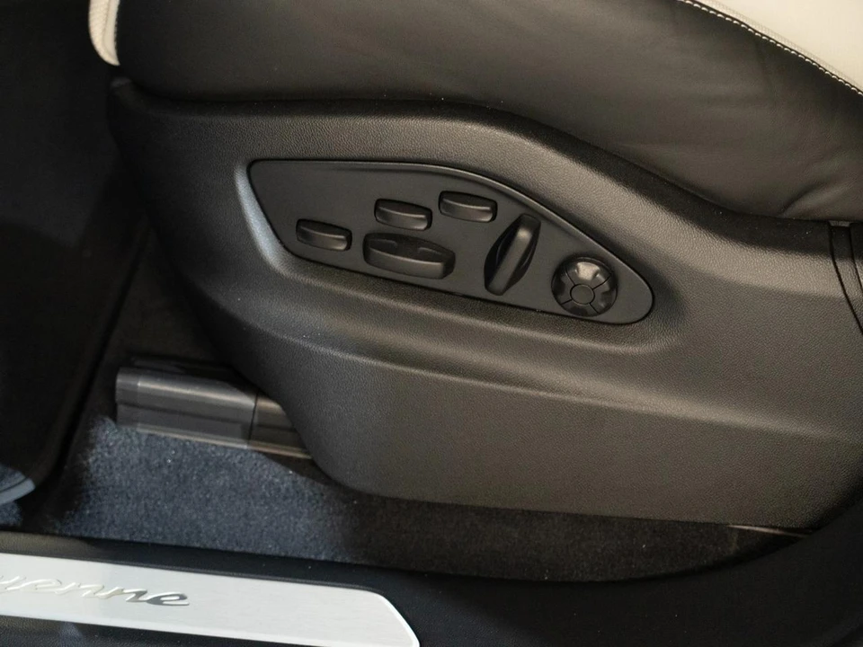 2026 Porsche 9Y0/9Y3 Cayenne - Image 13 of 30