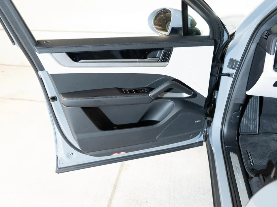 2026 Porsche 9Y0/9Y3 Cayenne - Image 16 of 30