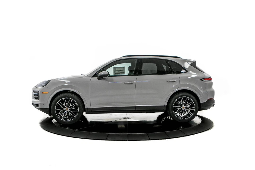 2026 Porsche 9Y0/9Y3 Cayenne - Image 2 of 5