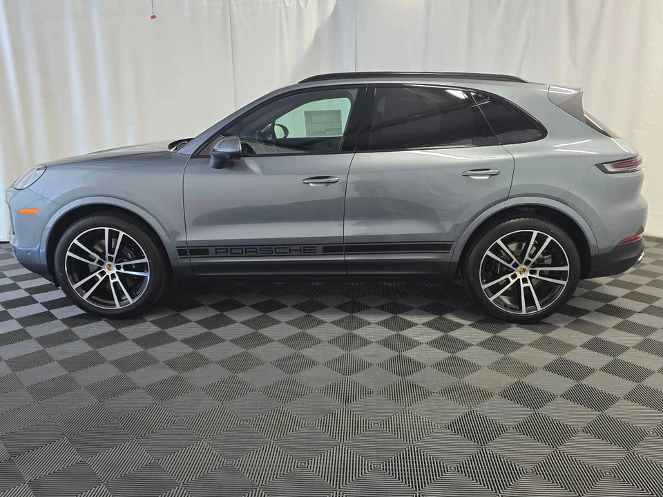 2026 Porsche 9Y0/9Y3 Cayenne - Image 2 of 5