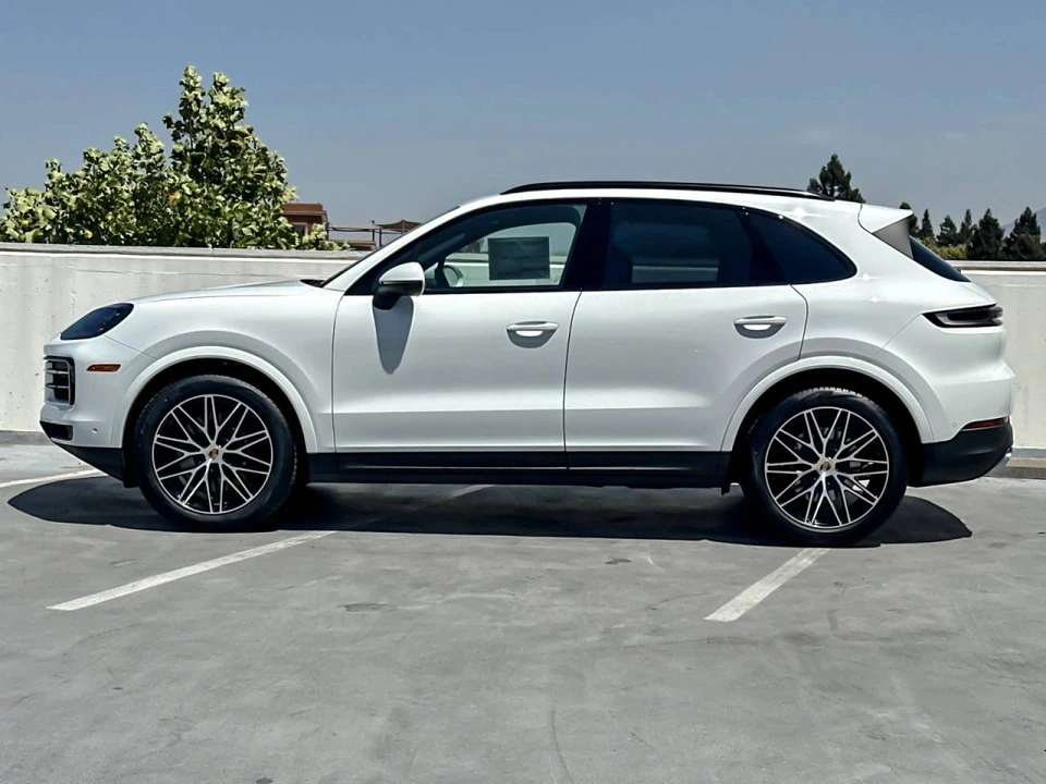 2026 Porsche 9Y0/9Y3 Cayenne - Image 2 of 4