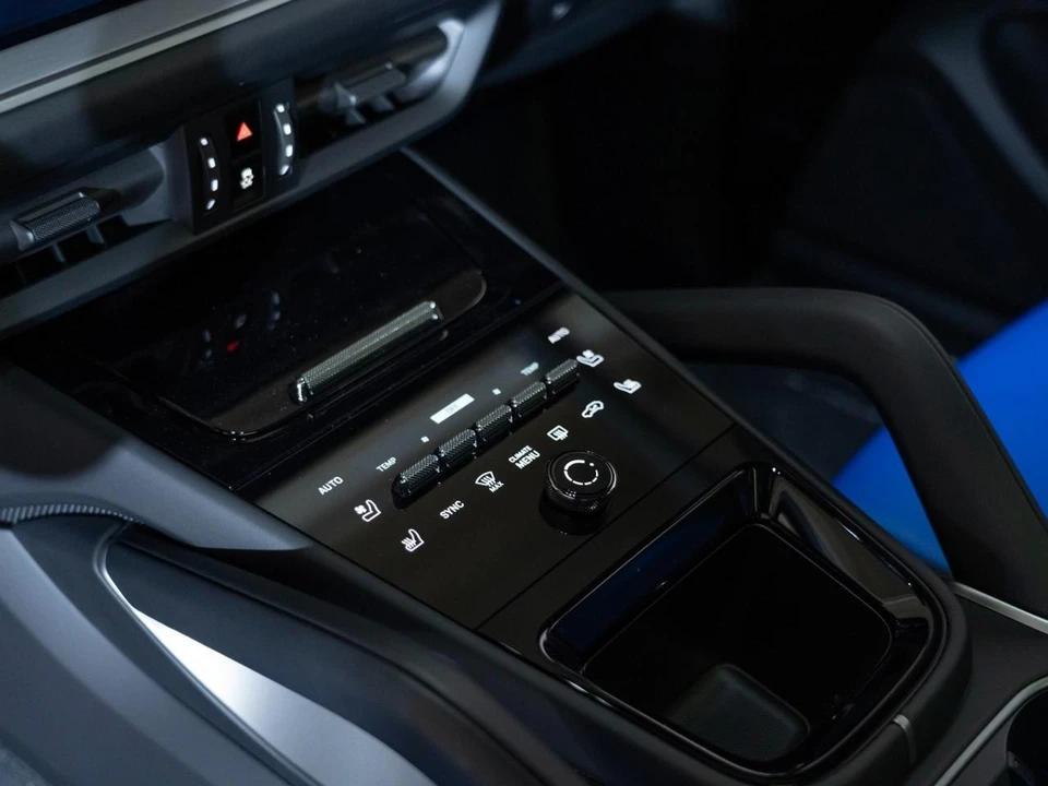 2026 Porsche 9Y0/9Y3 Cayenne - Image 22 of 30