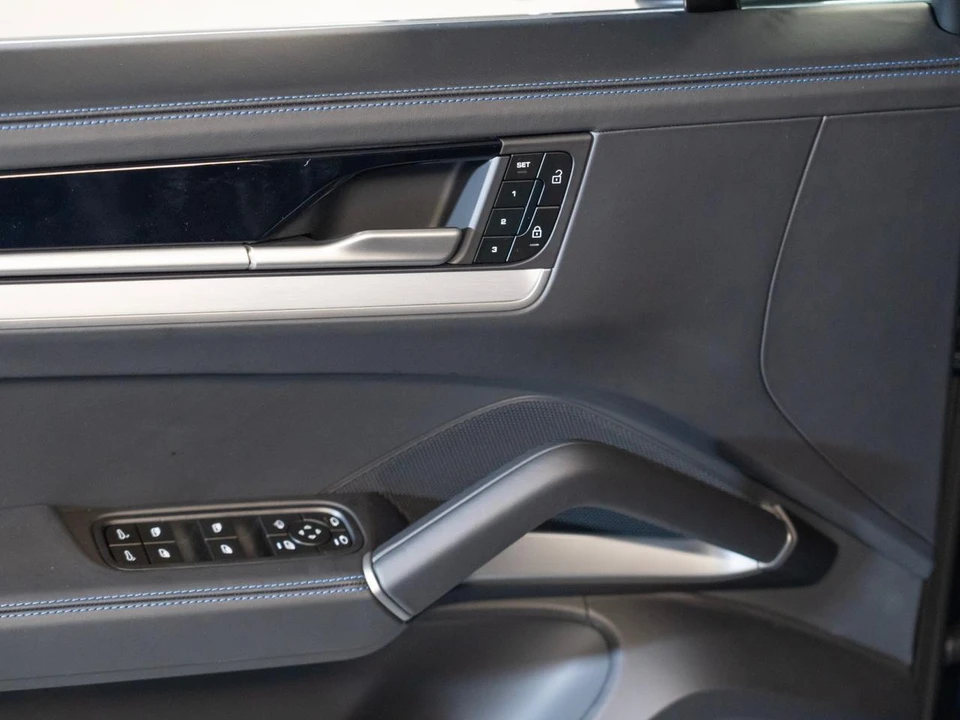 2026 Porsche 9Y0/9Y3 Cayenne - Image 17 of 30