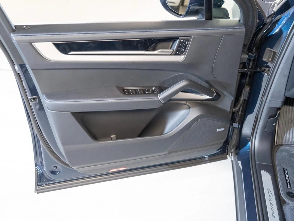 2026 Porsche 9Y0/9Y3 Cayenne - Image 16 of 30