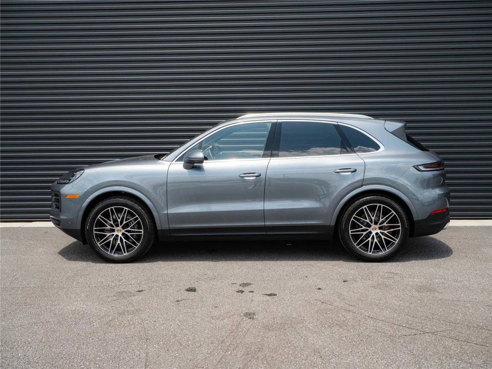 2026 Porsche 9Y0/9Y3 Cayenne - Image 2 of 5