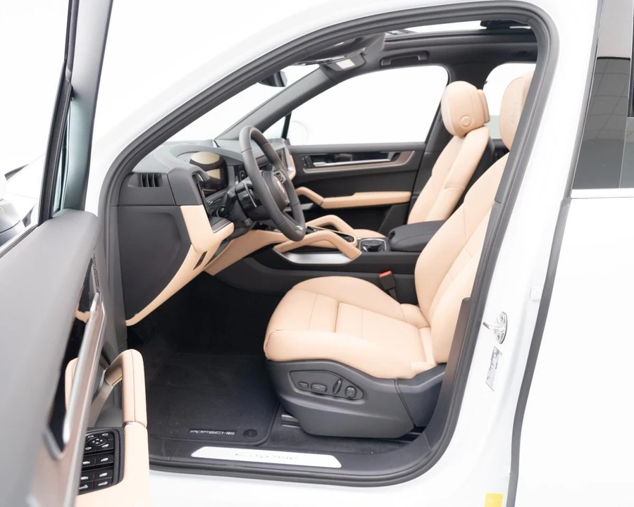 2026 Porsche Cayenne - Image 15 of 28
