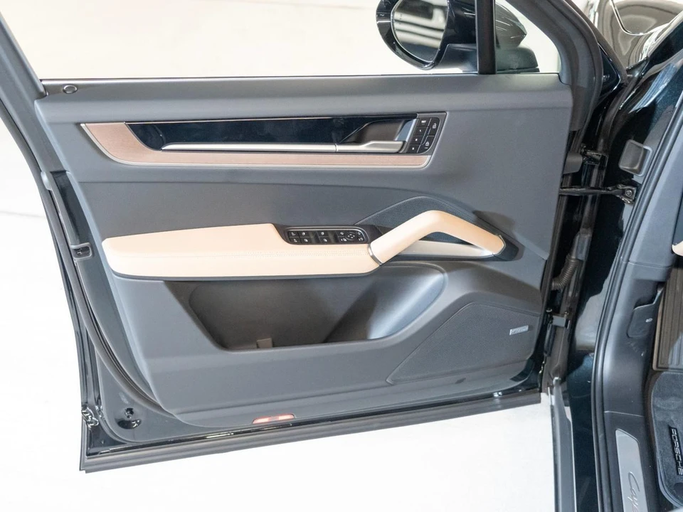 2026 Porsche 9Y0/9Y3 Cayenne - Image 15 of 27