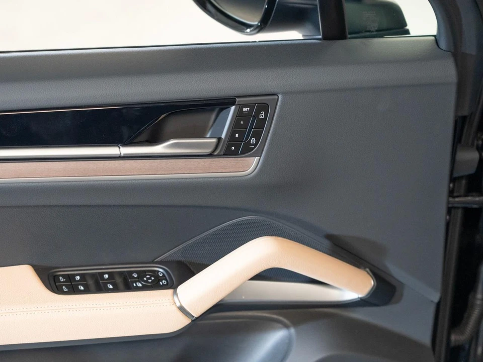 2026 Porsche 9Y0/9Y3 Cayenne - Image 16 of 27