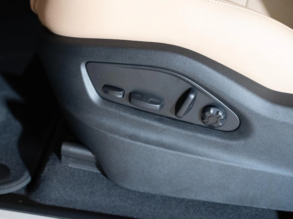 2026 Porsche 9Y0/9Y3 Cayenne - Image 12 of 27