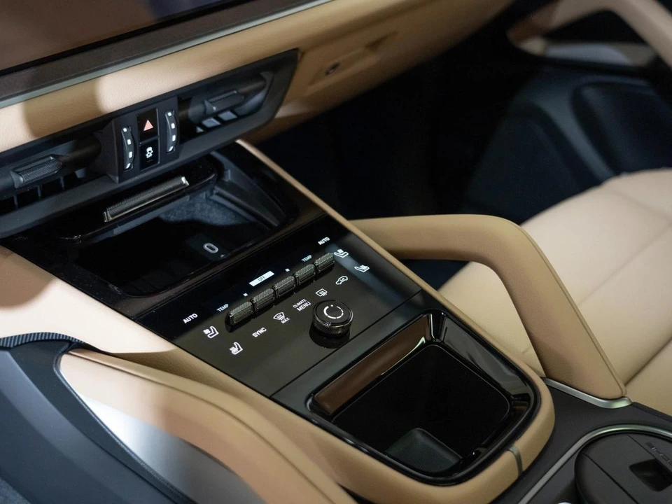 2026 Porsche 9Y0/9Y3 Cayenne - Image 20 of 27