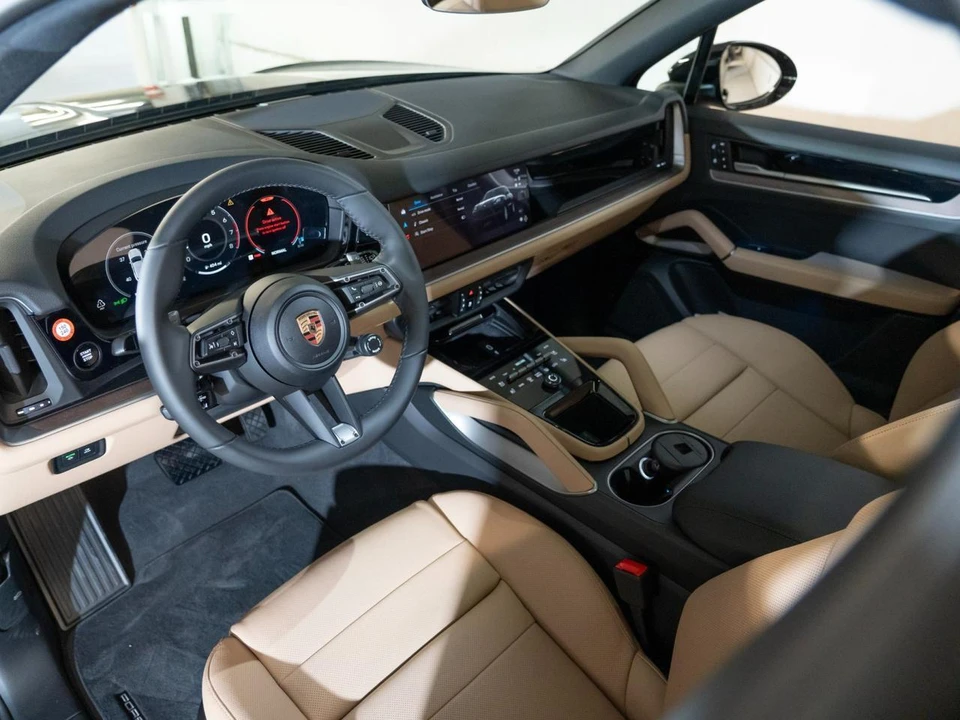 2026 Porsche 9Y0/9Y3 Cayenne - Image 4 of 27