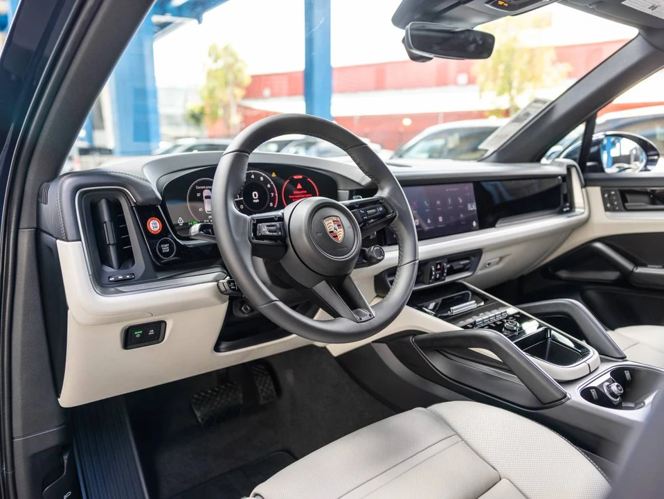 2026 Porsche 9Y0/9Y3 Cayenne - Image 4 of 5