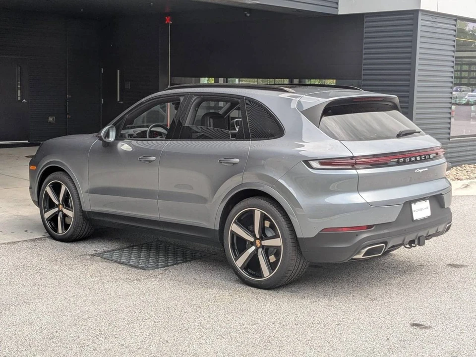 2026 Porsche 9Y0/9Y3 Cayenne - Image 3 of 4