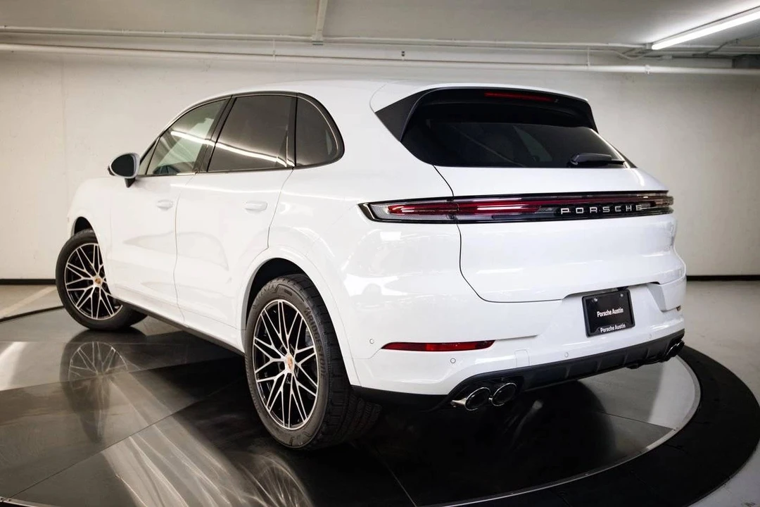 2026 Porsche 9Y0/9Y3 Cayenne - Image 3 of 5
