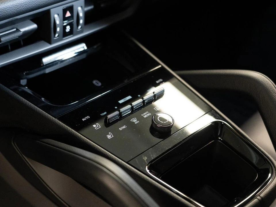 2026 Porsche Cayenne - Image 22 of 28