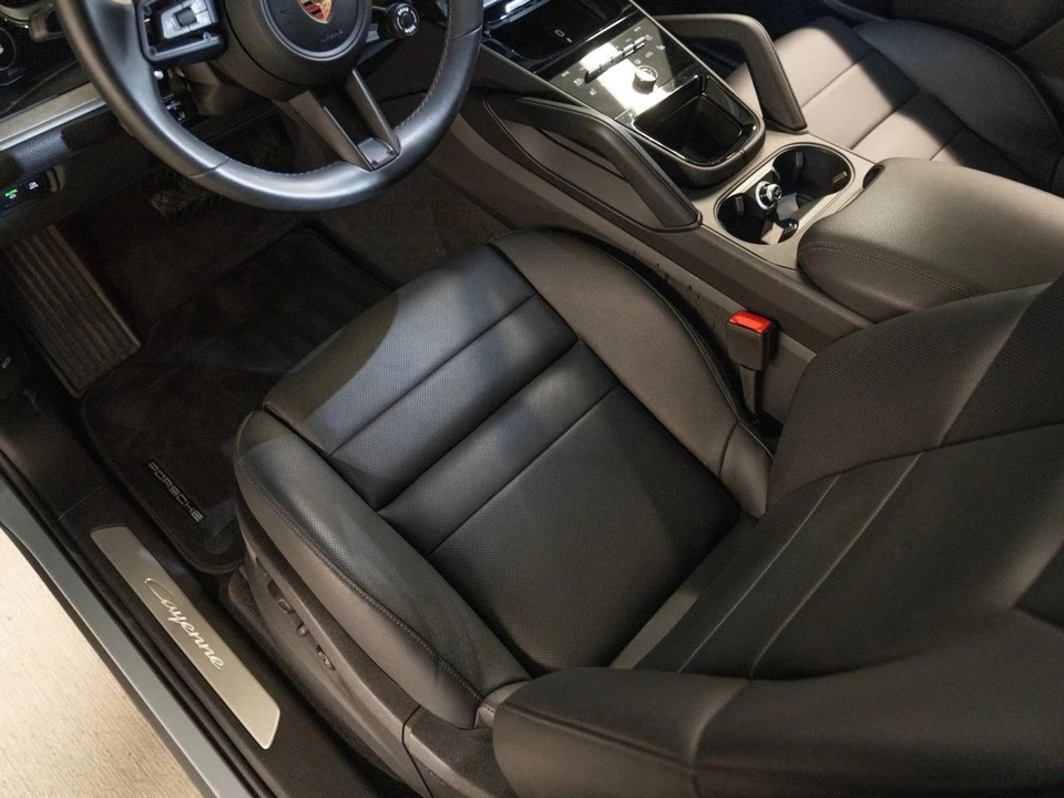 2026 Porsche Cayenne - Image 15 of 28