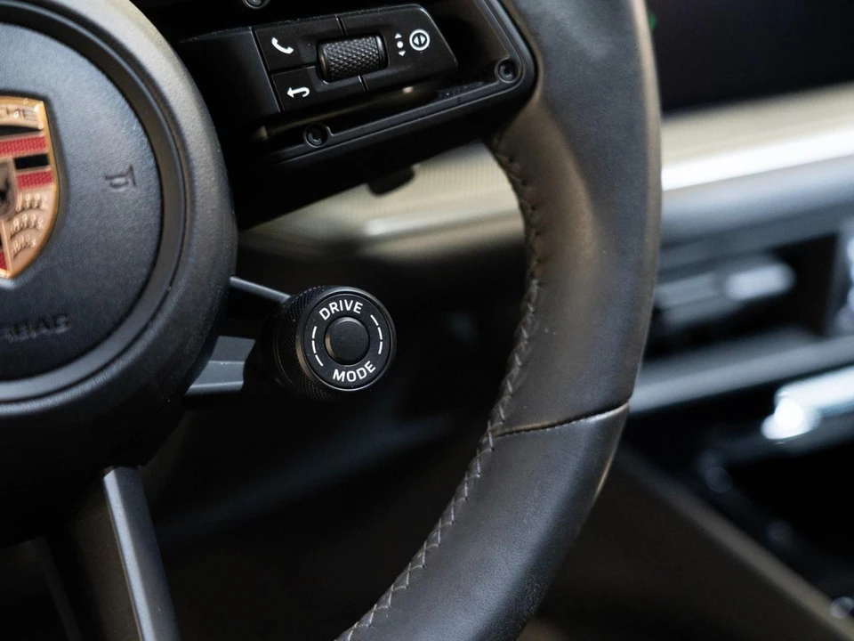 2026 Porsche Cayenne - Image 23 of 28