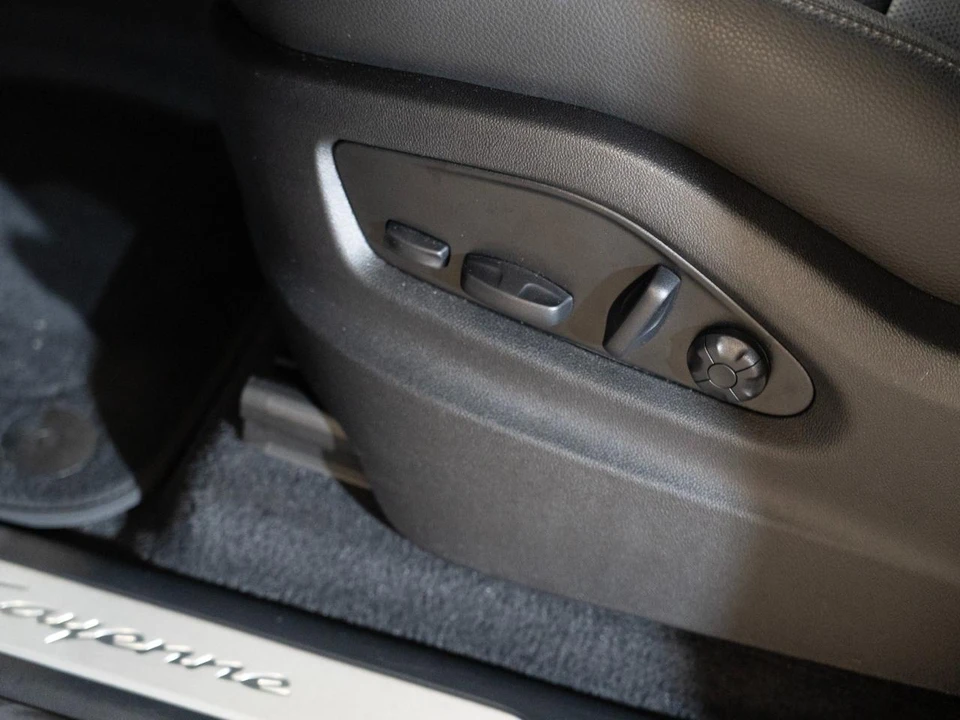2026 Porsche Cayenne - Image 14 of 28
