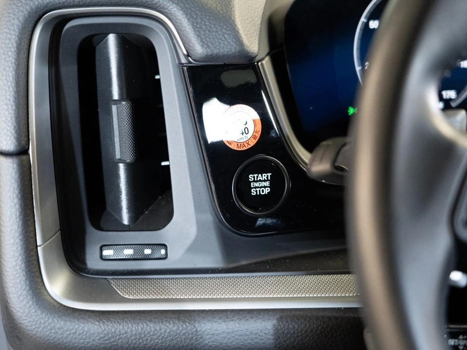 2026 Porsche Cayenne - Image 24 of 28