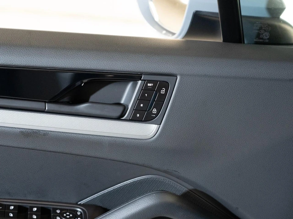 2026 Porsche Cayenne - Image 17 of 28